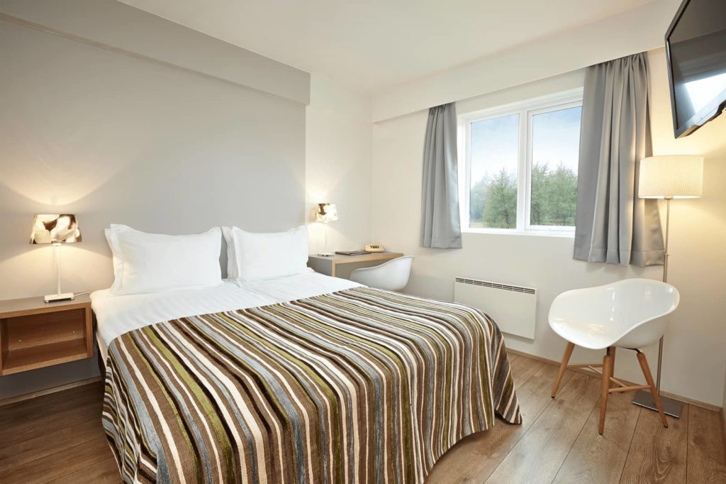 Queen guest room
